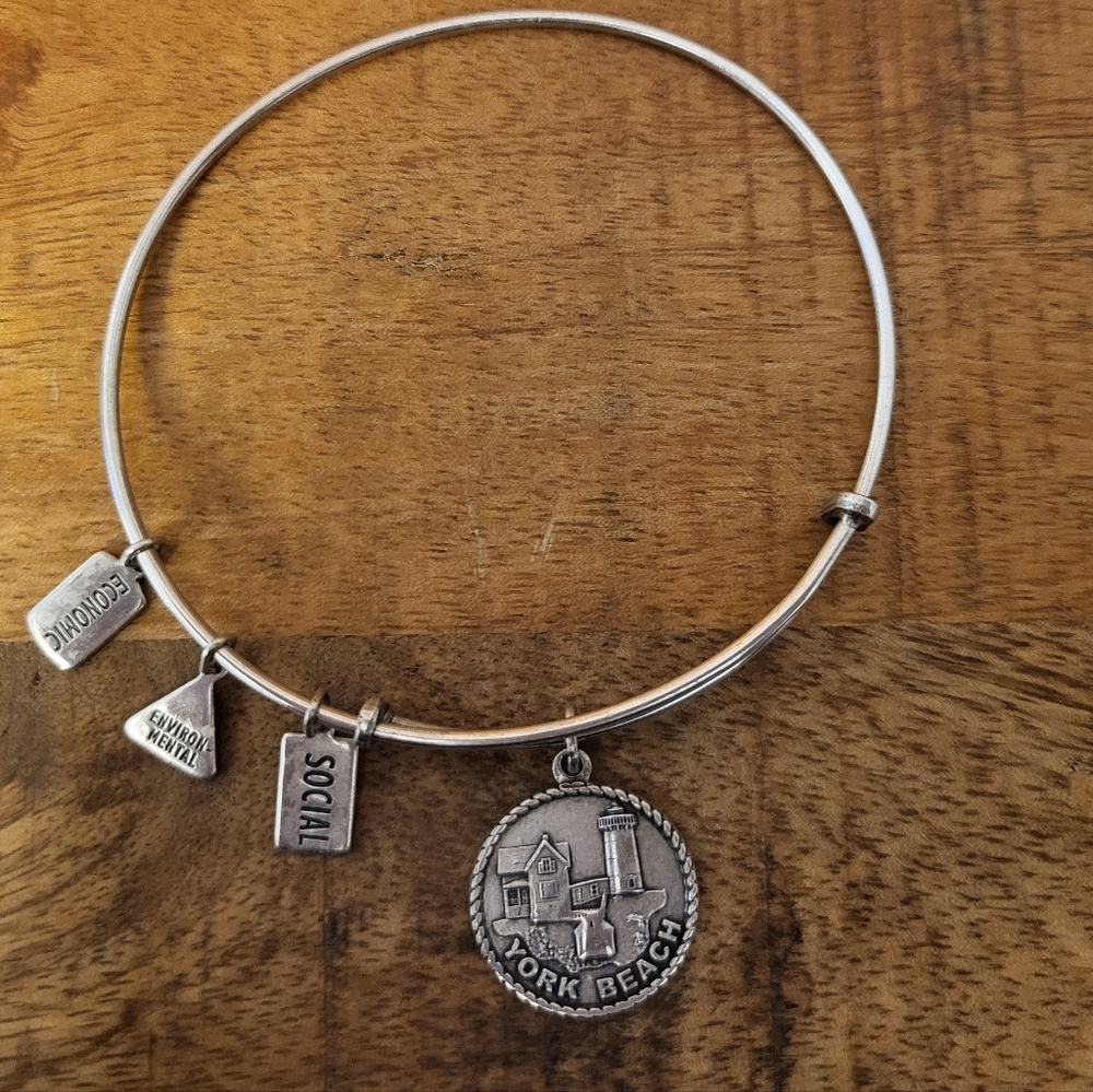 Wind & Fire York Beach Maine Charm Bangle Bracelet Antique Silver